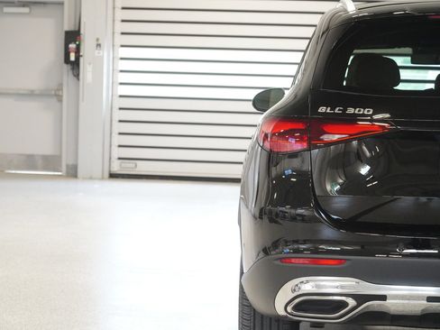 Used 2024 Mercedes-Benz GLC 300 4MATIC image 9