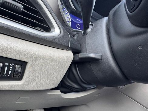 Used 2024 Chrysler Pacifica Touring-L image 25