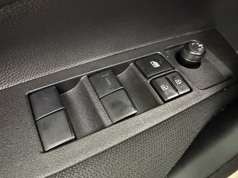 Used 2025 Toyota Corolla LE FWD image 28