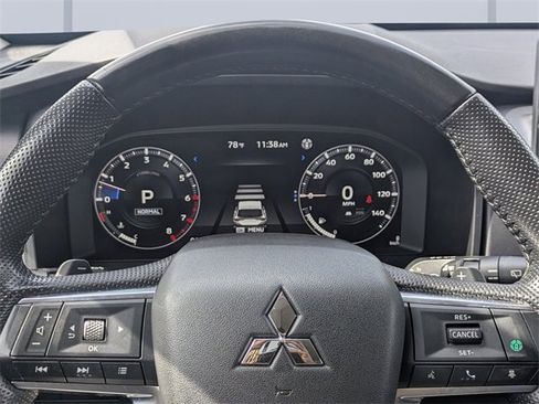 Used 2024 Mitsubishi Outlander SE image 32