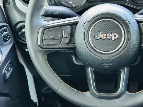 Used 2024 Jeep Wrangler Unlimited AWD/4WD image 17