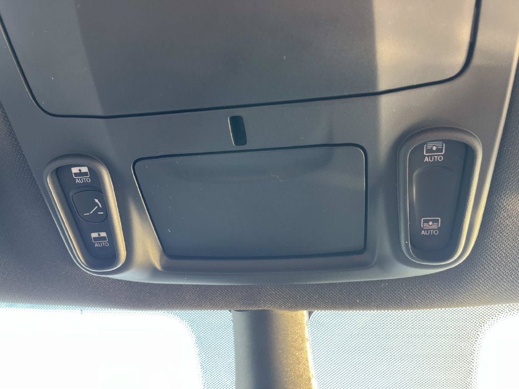 Used 2026 Chrysler Pacifica Limited w/ S Appearance Package FWD image 38