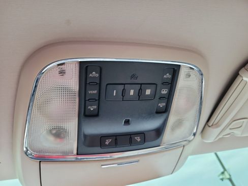 Used 2016 Chrysler 300 Limited image 31