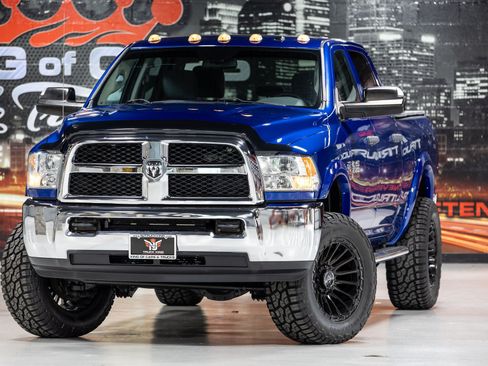 Used 2015 RAM 2500 Tradesman w/ Chrome Appearance Group AWD/4WD image 3