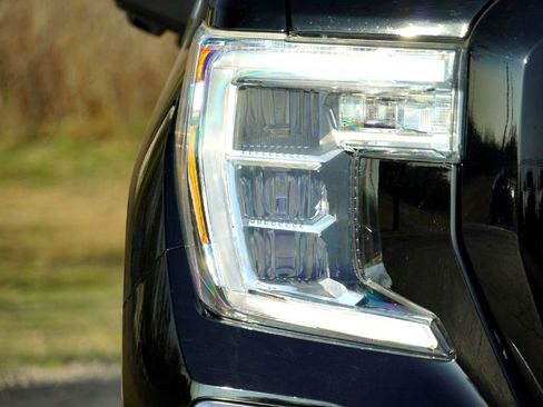 Used 2020 GMC Sierra 1500 AT4 w/ AT4 Premium Package image 3