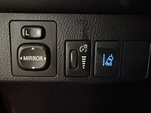 Used 2017 Toyota RAV4 XLE w/ Carpet Mat Package AWD/4WD image 9