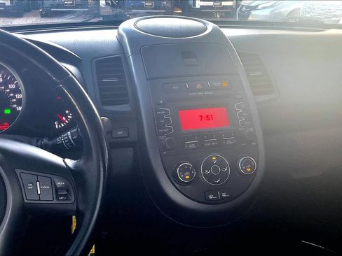 Used 2013 Kia Soul + FWD image 6