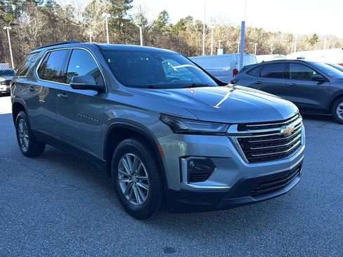 Used 2023 Chevrolet Traverse LT image 6