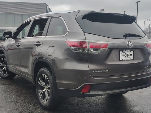 Used 2016 Toyota Highlander XLE image 4
