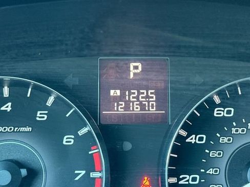 Used 2011 Subaru Outback 2.5i AWD/4WD image 27