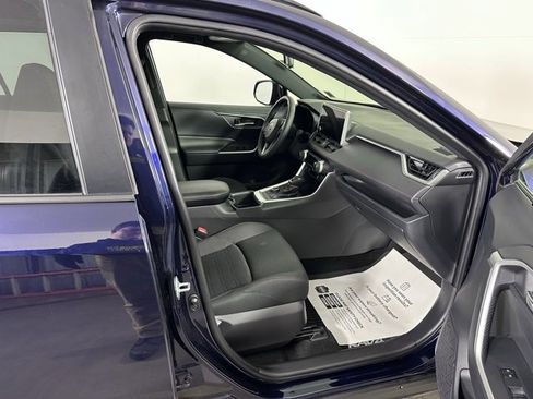 Used 2023 Toyota RAV4 SE image 11