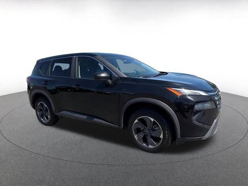 Used 2025 Nissan Rogue SV FWD image 2