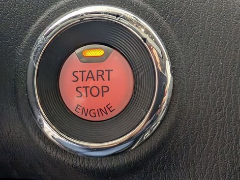 Used 2019 Nissan Pathfinder SL image 25