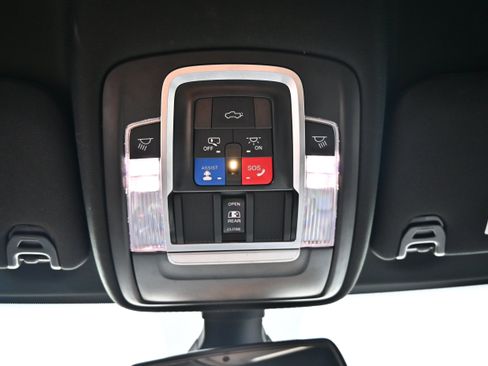 Used 2022 RAM 2500 Laramie AWD/4WD image 32