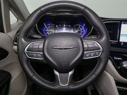 Used 2023 Chrysler Pacifica Limited image 34