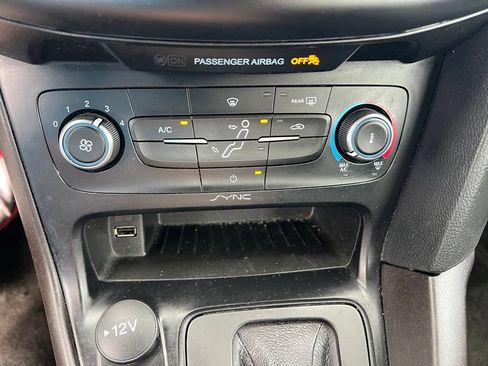 Used 2018 Ford Focus SE FWD image 31