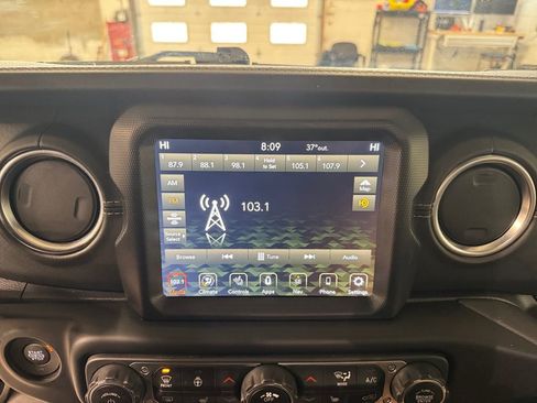 Used 2023 Jeep Gladiator Overland w/ Popular Equipment Package image 17