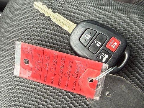 Used 2018 Toyota Corolla LE FWD image 17
