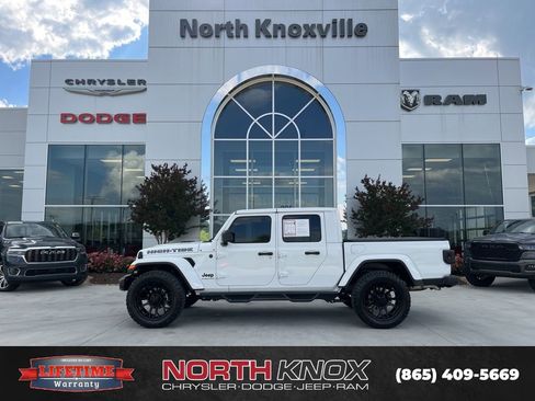 Used 2025 Jeep Gladiator Sport AWD/4WD image 2