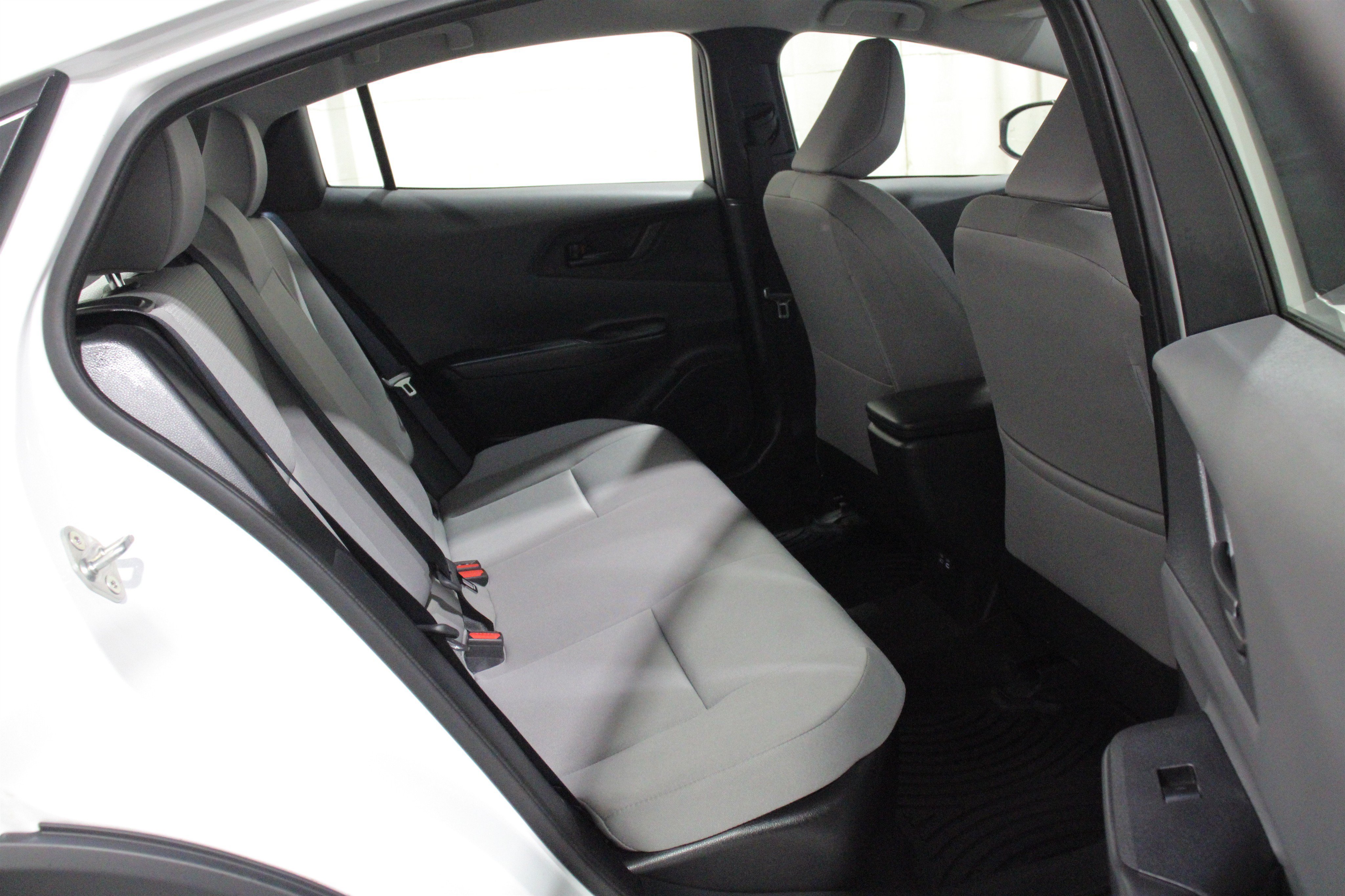 Used 2024 Toyota Prius LE FWD image 26