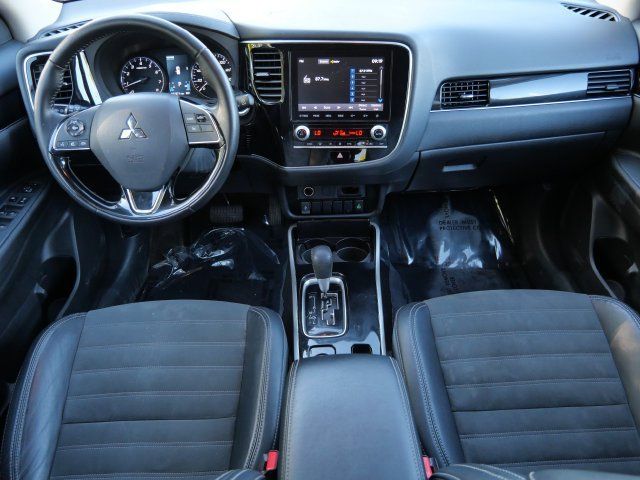 Used 2020 Mitsubishi Outlander SE AWD/4WD image 13