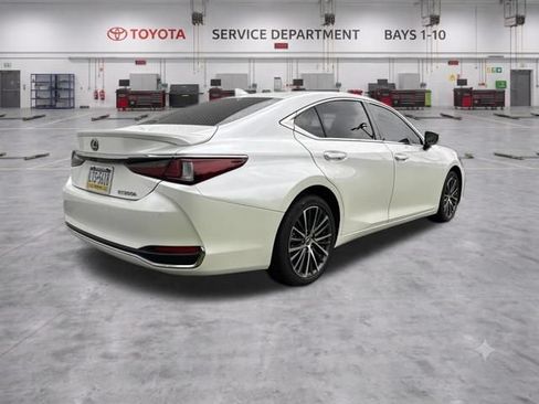 Used 2022 Lexus ES 300h w/ Premium Package FWD image 5