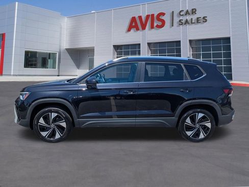 Used 2025 Volkswagen Taos SE AWD/4WD image 10