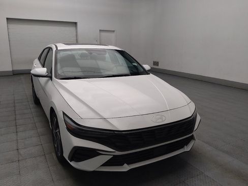 Used 2025 Hyundai Elantra SEL FWD image 13