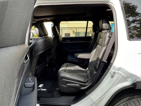 New 2025 Jeep Grand Cherokee L Limited w/ Luxury Tech Group II image 35