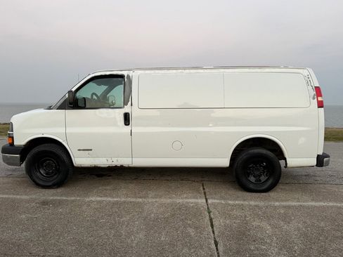 Used 2005 Chevrolet Express 3500 w/ Express Access Plus Package image 8