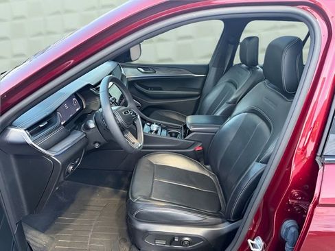 Used 2023 Jeep Grand Cherokee Overland w/ MOPAR Finishing Package image 18