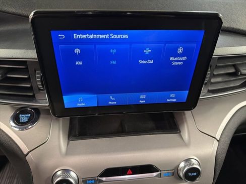 Used 2023 Ford Explorer XLT w/ Equipment Group 202A AWD/4WD image 12