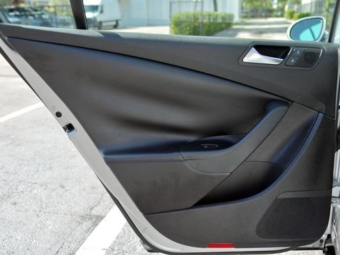 Used 2010 Volkswagen Passat Komfort image 13