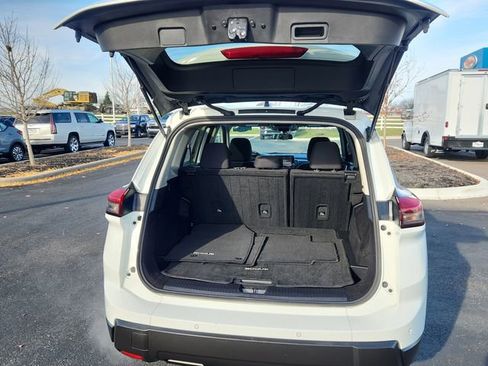 Used 2024 Nissan Rogue S image 27