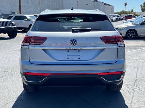 Used 2021 Volkswagen Atlas Cross Sport SE w/ Panoramic Sunroof Package FWD image 4