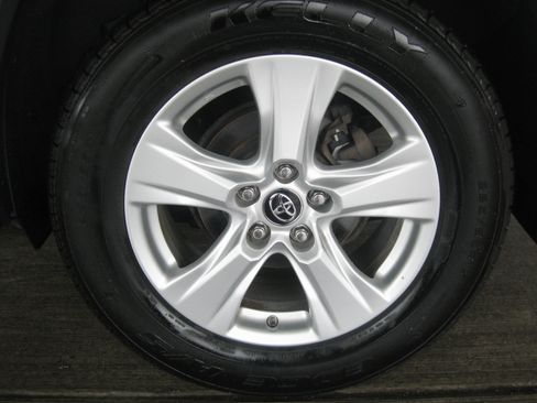 Used 2019 Toyota RAV4 XLE w/ Convenience Package image 27