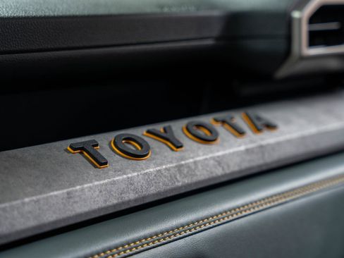 Used 2025 Toyota 4Runner Trailhunter image 94