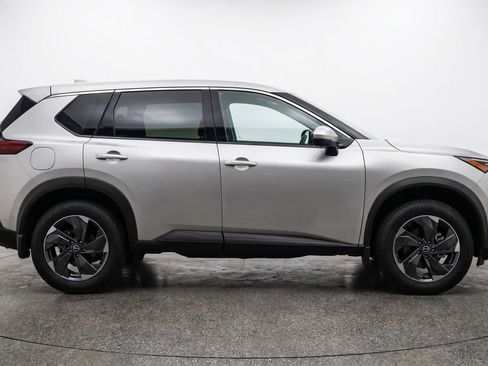 Used 2025 Nissan Rogue SV AWD/4WD image 11