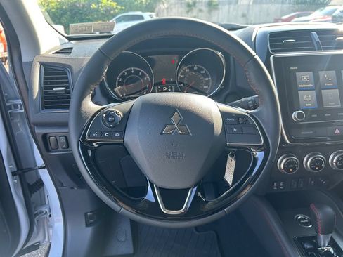 Used 2025 Mitsubishi Outlander Sport LE AWD/4WD image 15