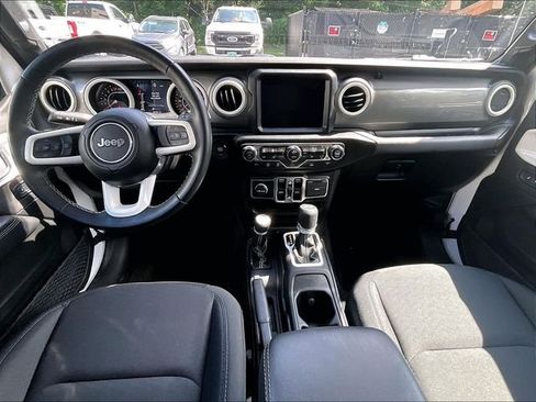 Used 2022 Jeep Wrangler Unlimited Sahara w/ Cold Weather Group AWD/4WD image 16