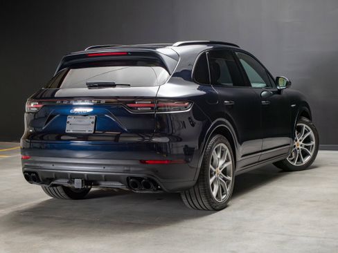 Certified 2023 Porsche Cayenne Platinum Edition AWD/4WD image 7