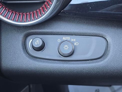 Certified 2025 Chevrolet Trax RS w/ Driver Confidence Package image 10