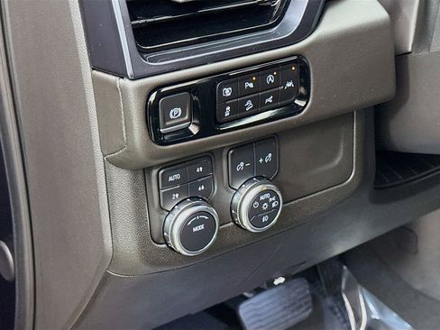 Used 2025 GMC Yukon AT4 w/ AT4 Premium Package AWD/4WD image 12