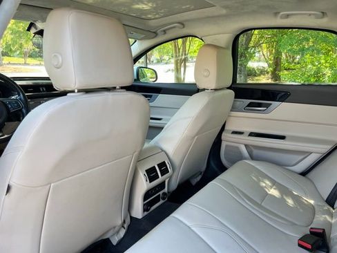 Used 2019 Jaguar XF Premium RWD image 15