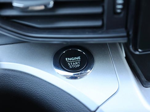 Used 2022 Ford Explorer XLT w/ Class IV Trailer Tow Package image 32