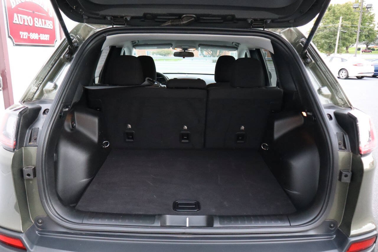 Used 2019 Jeep Cherokee Latitude w/ Popular Appearance Group AWD/4WD image 4