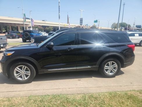 Used 2020 Ford Explorer XLT w/ Equipment Group 202A RWD image 4