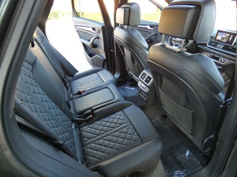 Used 2019 Audi SQ5 Premium Plus w/ Premium Plus Package image 36