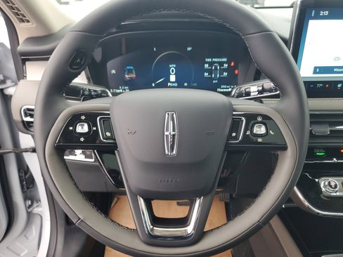 New 2026 Lincoln Corsair Premiere image 16