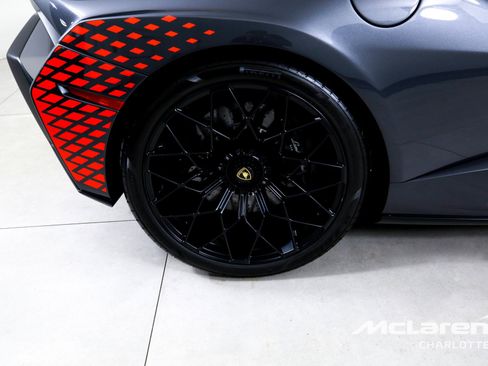 Used 2022 Lamborghini Huracan STO RWD image 22